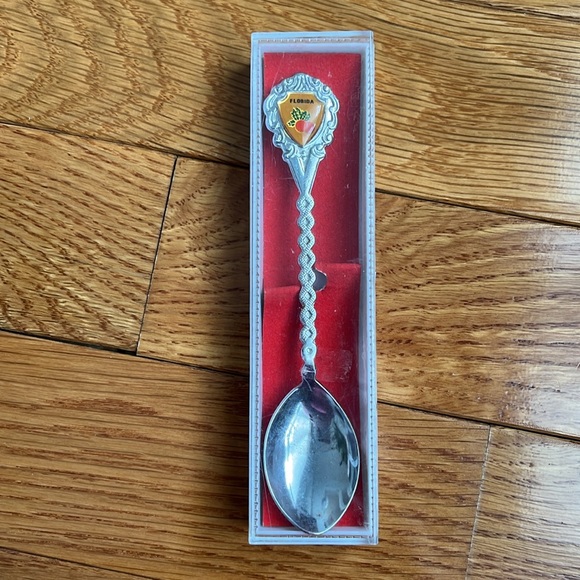 Set of Three (3) Vintage Silver Souvenir Spoons - Picture 2 of 6